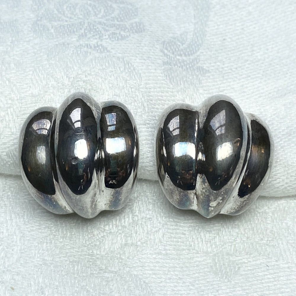 Vintage Clara Studio Earrings Silver Tone Patina Chunky Puff Shell Domed Clip On